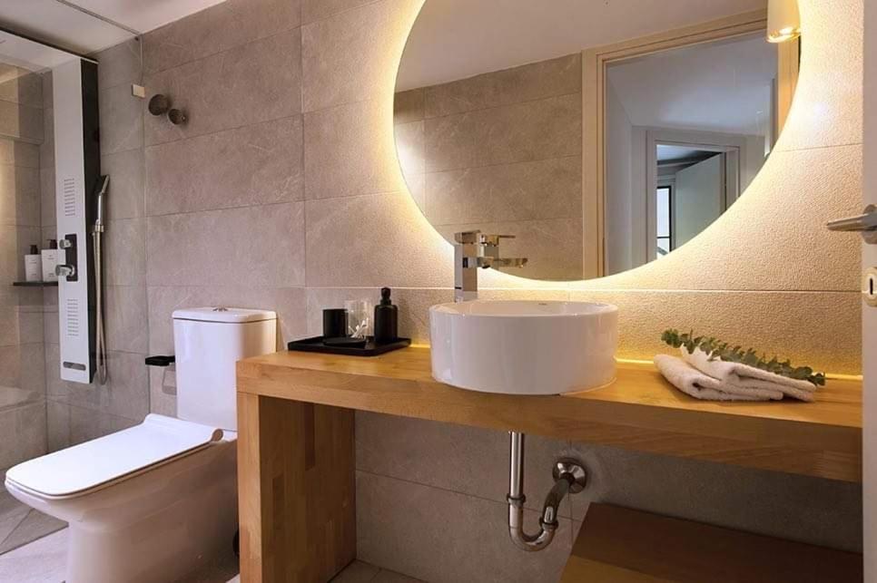 Kúpeľňa v ubytovaní Corfu Town Stylish Twin Apartment