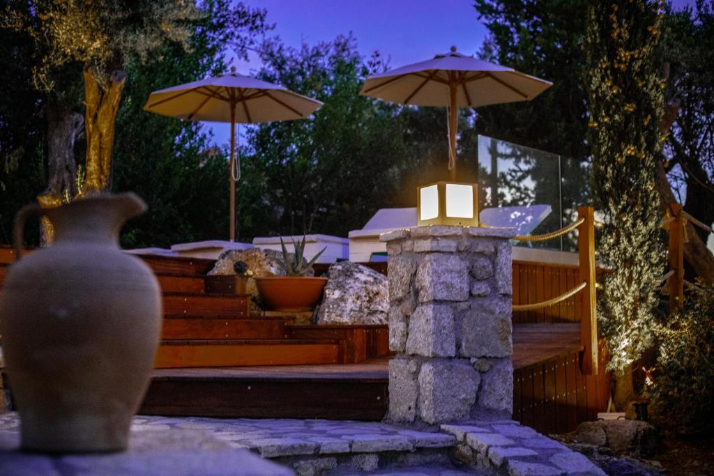 Vonkajšia záhrada v ubytovaní ORAMA : Sea to Sky Villas