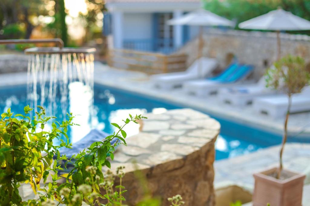 Bazén v ubytovaní ORAMA : Sea to Sky Villas alebo v jeho blízkosti