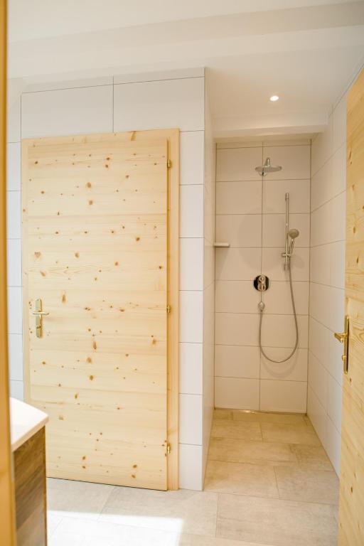 Vannituba majutusasutuses Gästezimmer Steiner