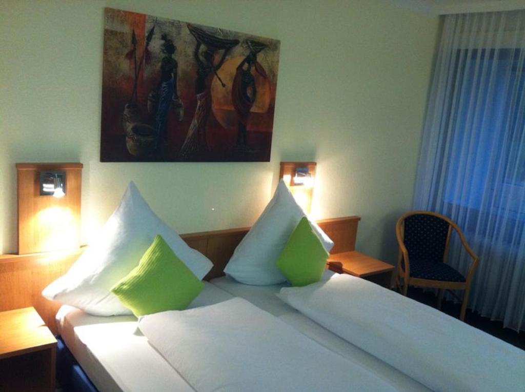 En eller flere senge i et værelse på StadtHotel Bad Fallingbostel