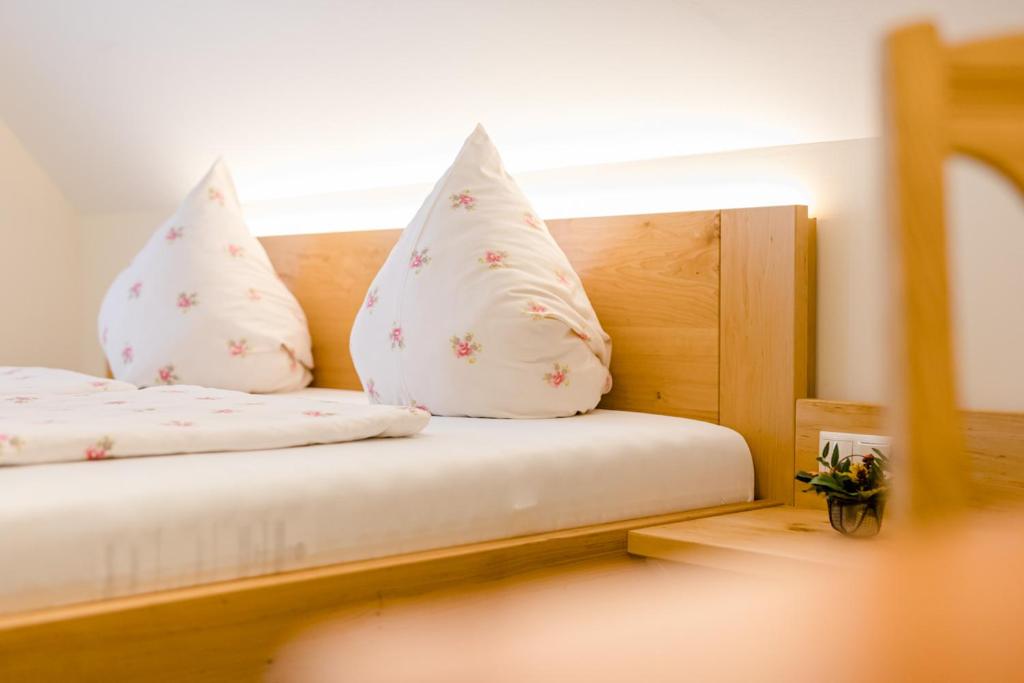 Voodi või voodid majutusasutuse Gästezimmer Steiner toas
