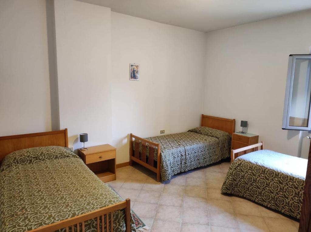 Posteľ alebo postele v izbe v ubytovaní QOELET - B&B Etico e Sociale