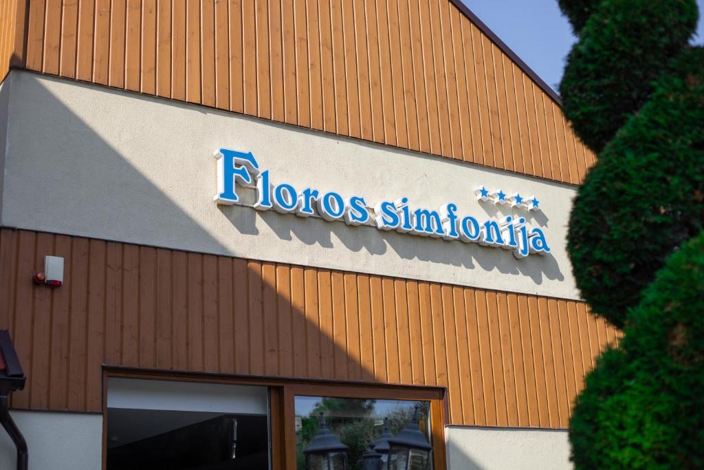 Certifikát, hodnocení, plakát nebo jiný dokument vystavený v ubytování Floros Simfonija