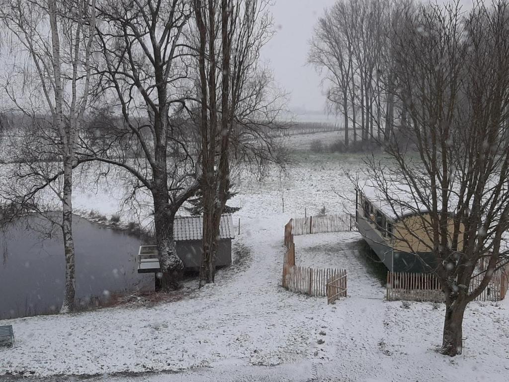 Roulotte les Mésanges v zimě