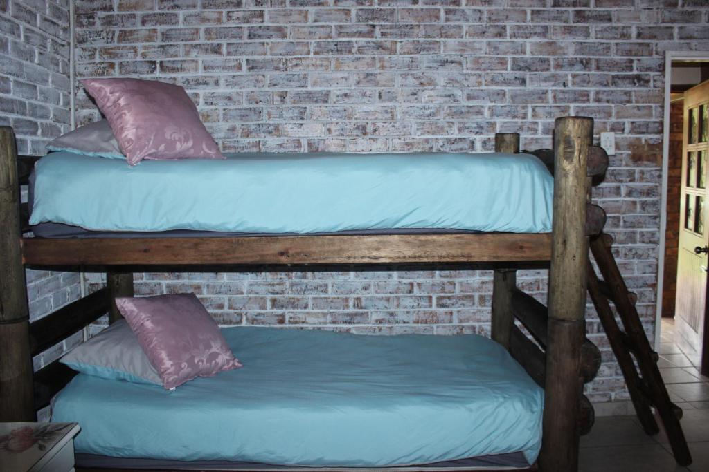 Shandi Accommodation - Family Room With Private Bathroom