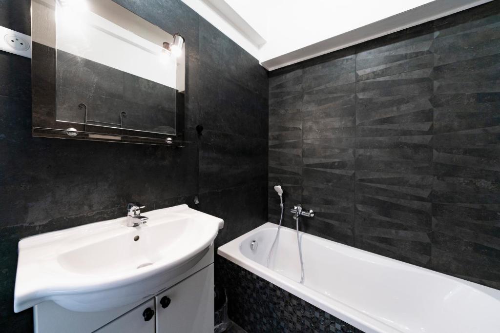 Brand new 2 bedrooms heart of Cannes