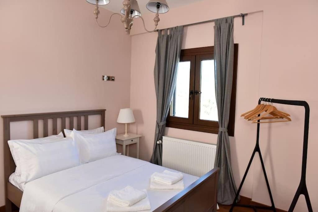 Postel nebo postele na pokoji v ubytování Pefkofyto Mountain Retreat