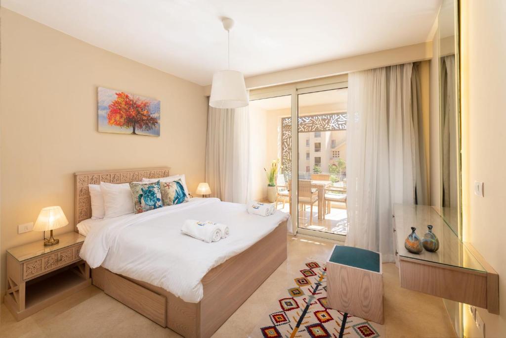 Refined & Relaxed 2 BDR Mangroovy Free Beach & Pool Access