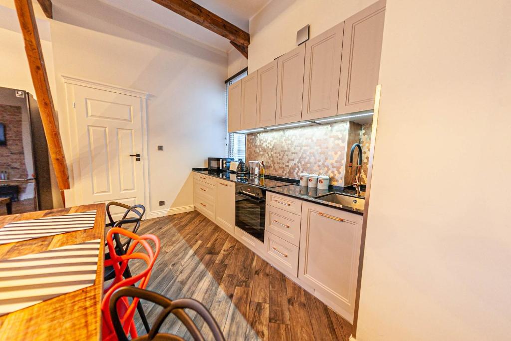 Euro Boho Loft Apartment - 14