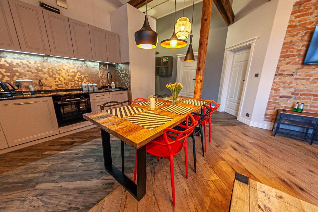 Euro Boho Loft Apartment - 13