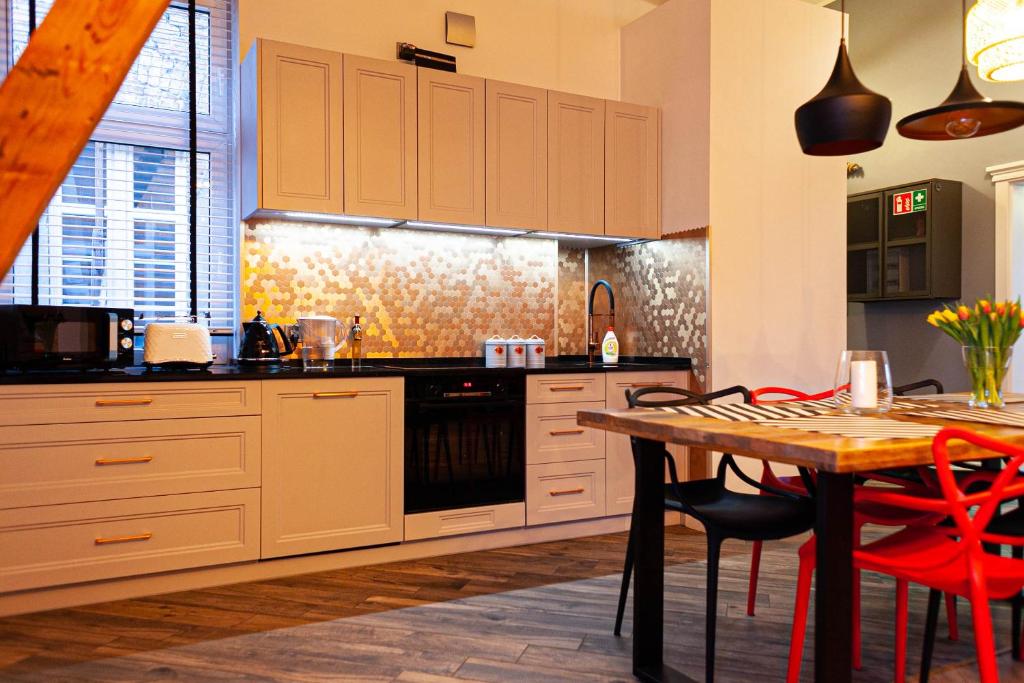 Euro Boho Loft Apartment - 15