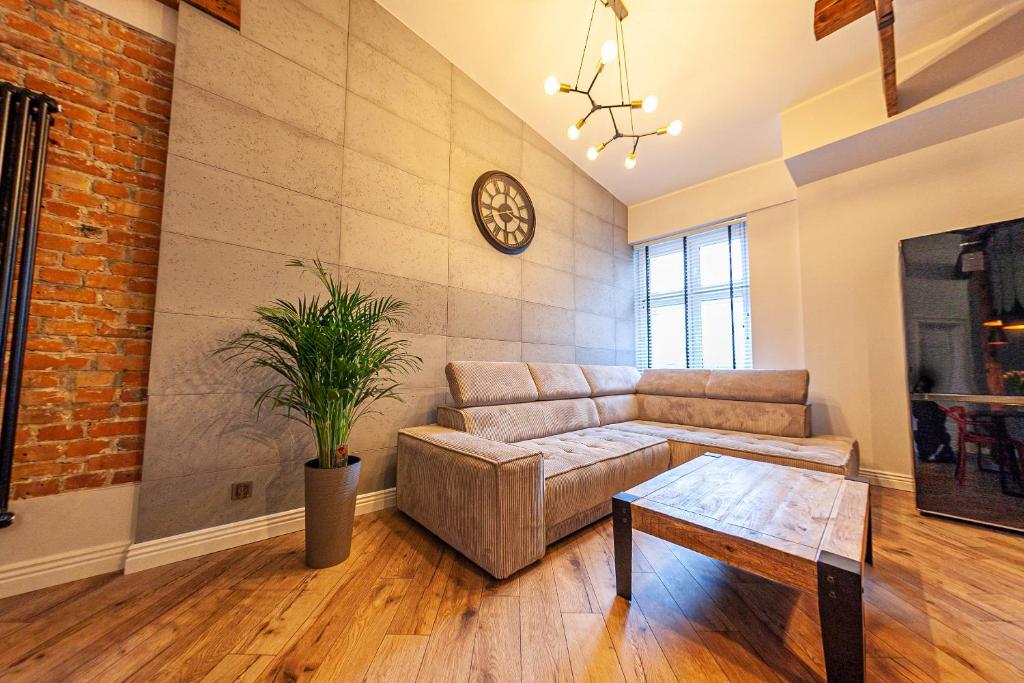 Euro Boho Loft Apartment - 7