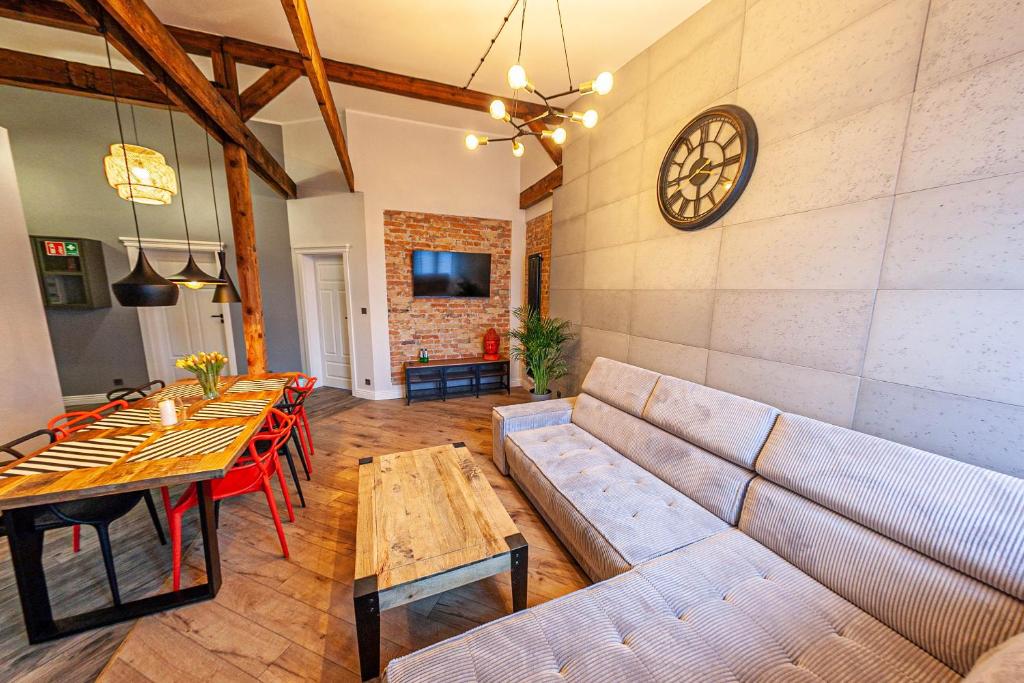 Euro Boho Loft Apartment - 10