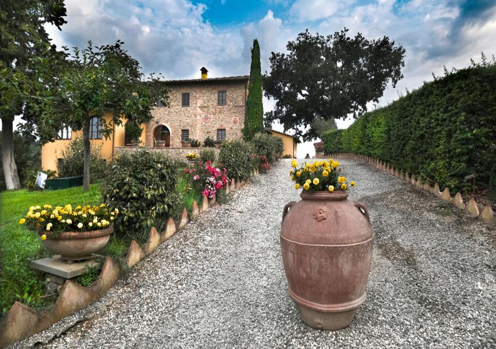 Vonkajšia záhrada v ubytovaní Torre di Polvereto