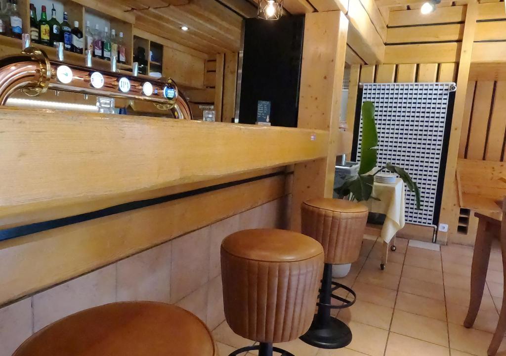Lounge nebo bar v ubytování Hôtel Cristal - Swiss Riders Lodge Grimentz