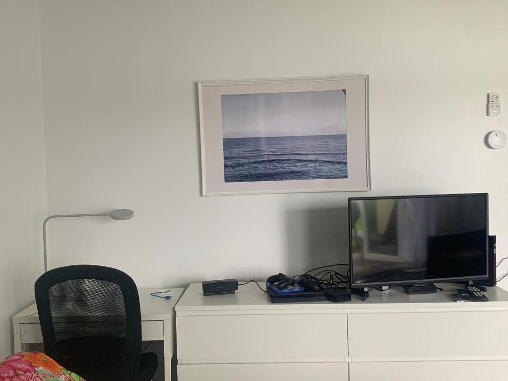 TV a/nebo společenská místnost v ubytování Obera Beach #105