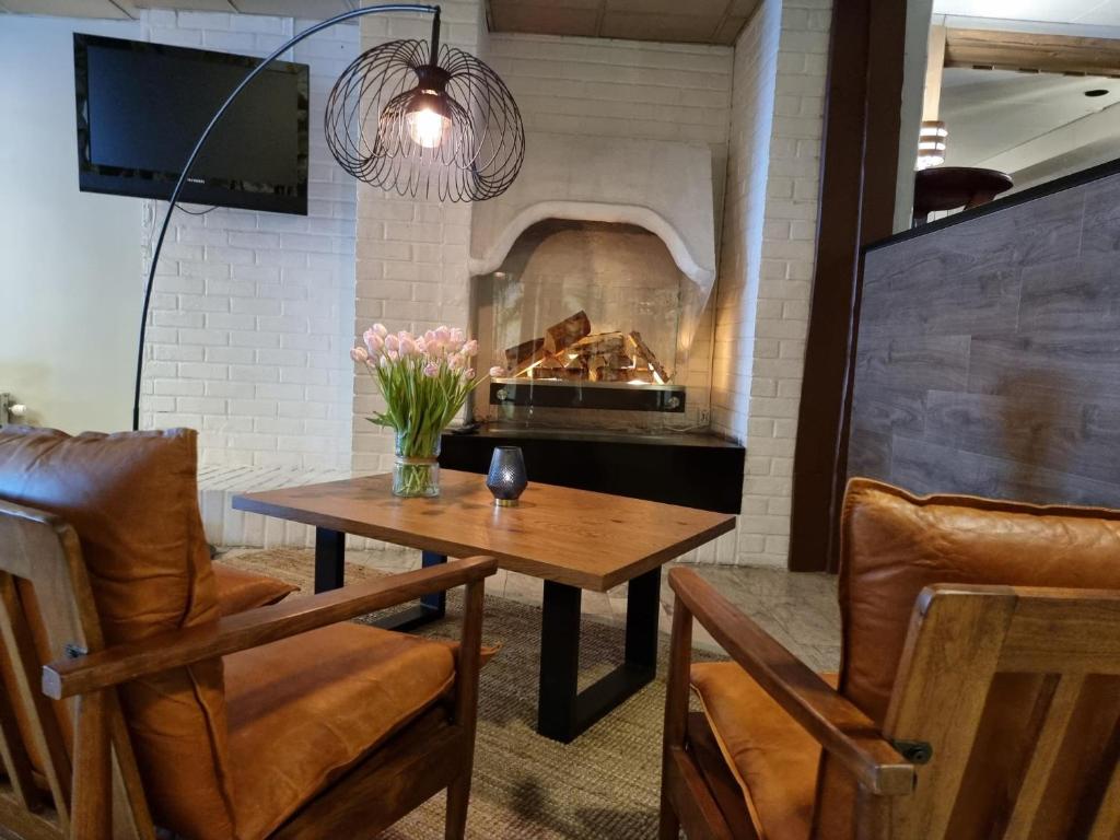 Posezení v ubytování Hotell Tjamstan Malå
