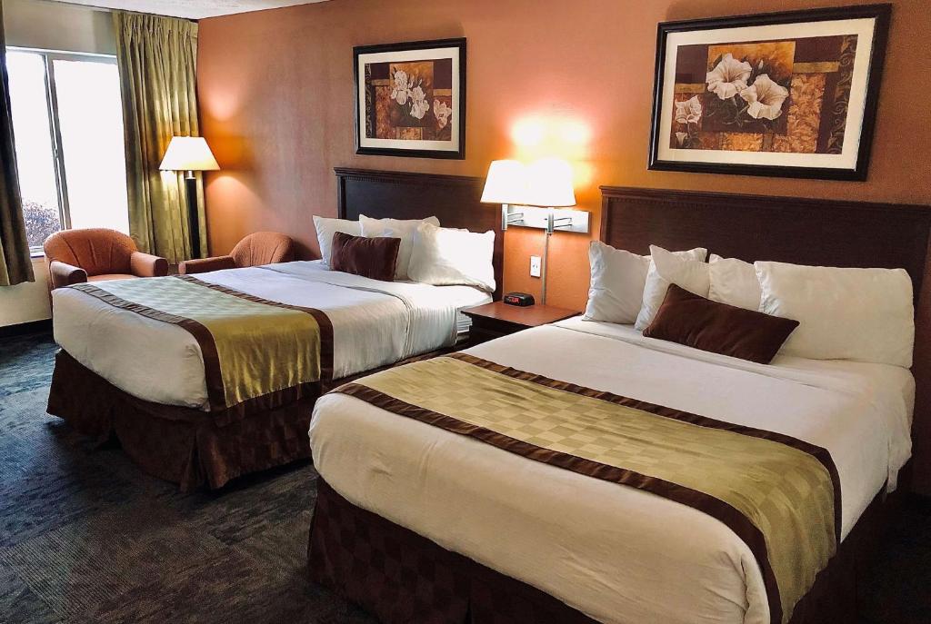 Postel nebo postele na pokoji v ubytování Ramada by Wyndham Spokane Valley