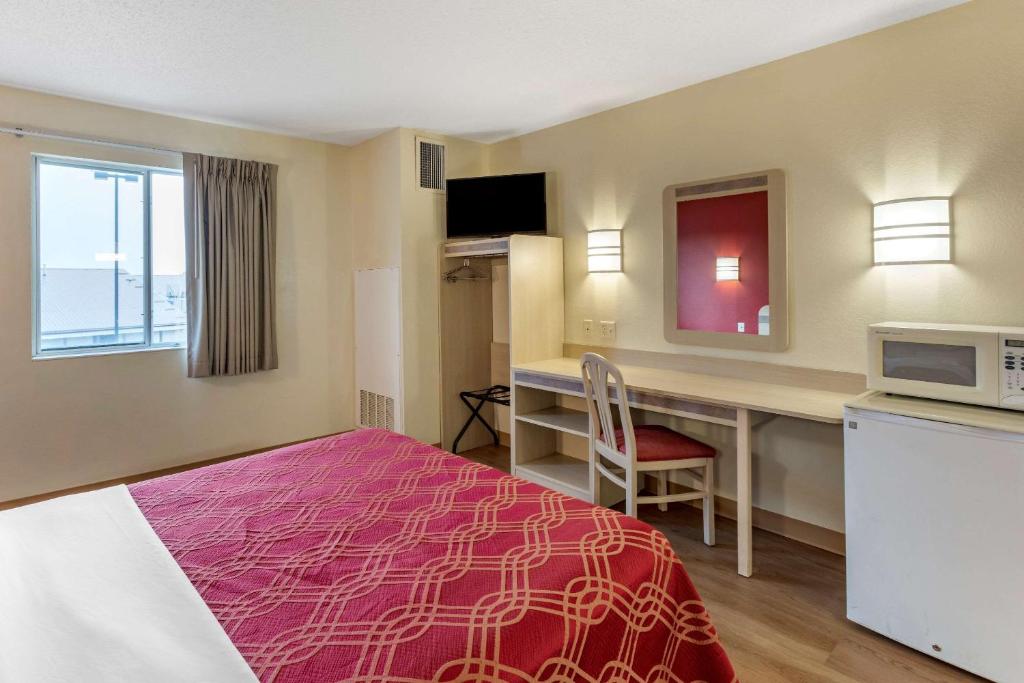 Econo Lodge - Queen Room - No Fumar