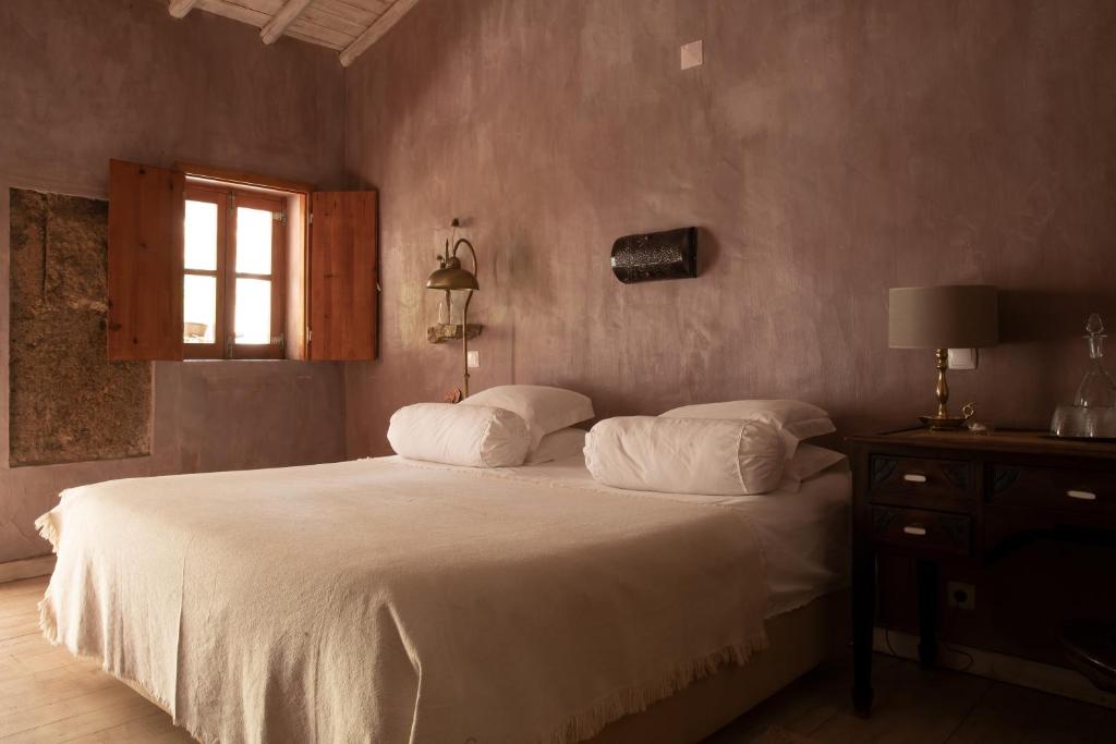 Een bed of bedden in een kamer bij Muxima - Aljezur