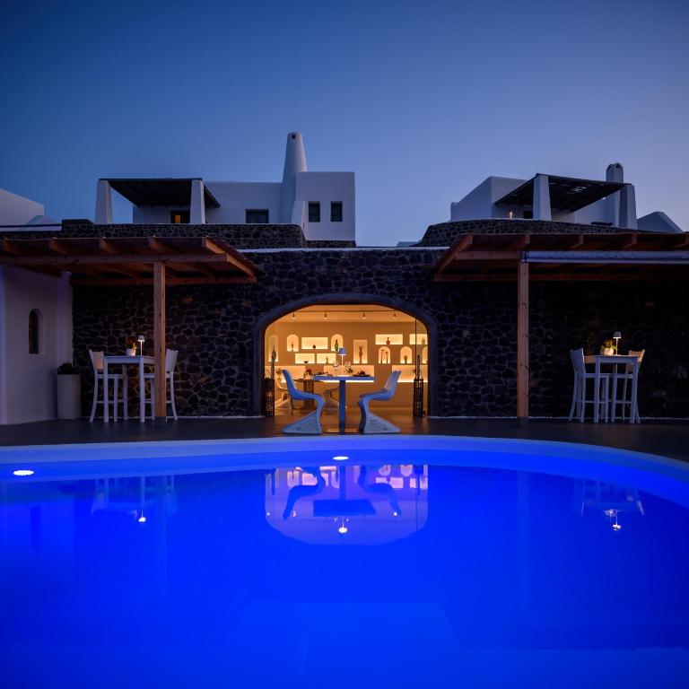Bazén v ubytovaní Carpe Diem Santorini alebo v jeho blízkosti