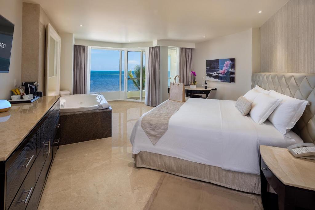 Beachfront · Private Beach Moon Palace Nizuc - All Inclusive - Suite Nuptiale Supérieure En Bord De Mer - Lit King Size