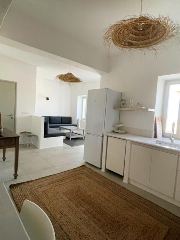 2 bedrooms house with sea view and enclosed garden at Antiparos 1 km away from the beach