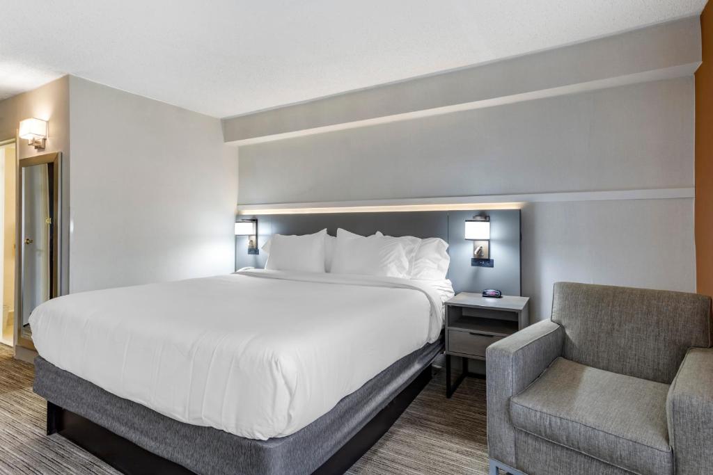 Postel nebo postele na pokoji v ubytování Comfort Inn Paramus - Hackensack