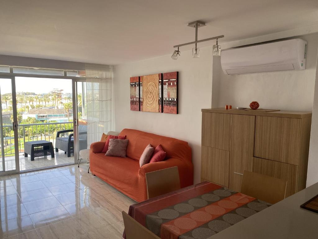 SUN AND BEACH LOVER LA PINEDA XXX La Pineda harga terbaru 2024 