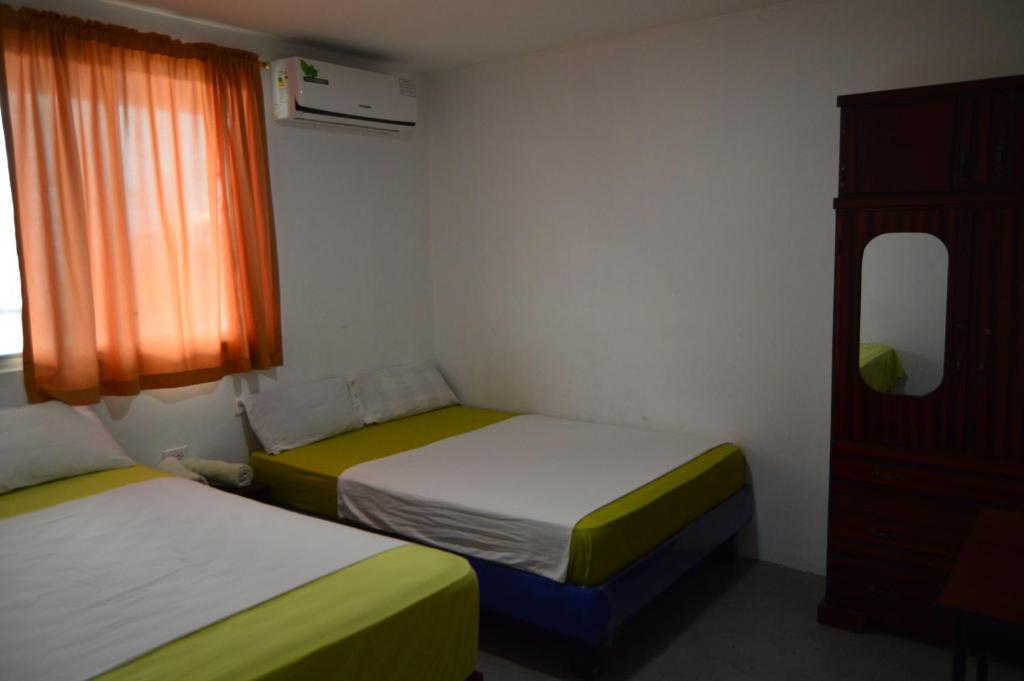 Postel nebo postele na pokoji v ubytování Hostal El Naufrago 1