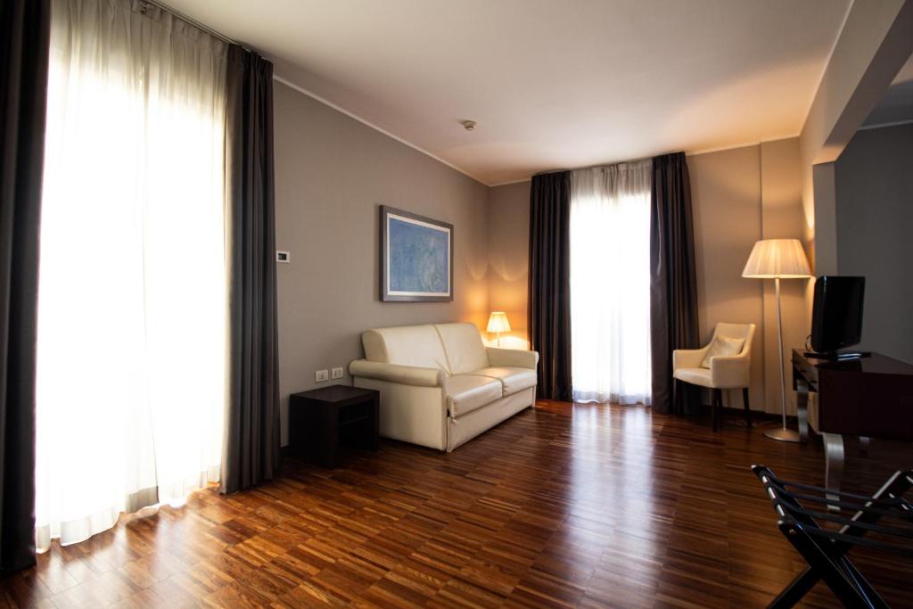 Posezení v ubytování Hotel Cavour by LVG Hotel Collection