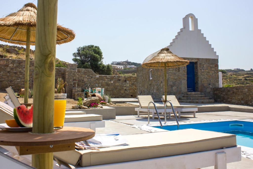 Bazén v ubytování Amperian Mykonos Suites & Villas nebo v jeho okolí