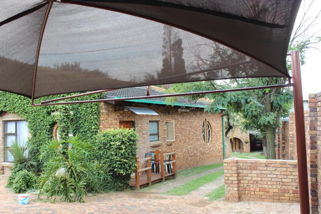 Shandi Accommodation - Deluxe Double Room With Balcony