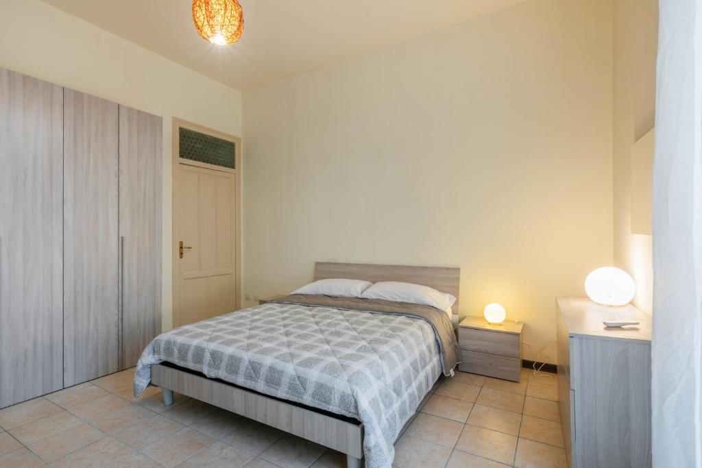 Postel nebo postele na pokoji v ubytování Il Giardino degli Aranci Flats near Palazzo Reale