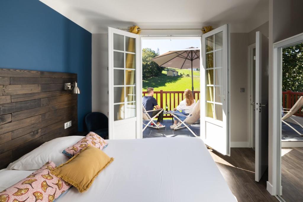 Balkón nebo terasa v ubytování LOGIS Hôtel St Sylvestre
