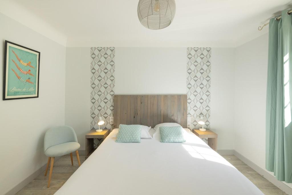 Postel nebo postele na pokoji v ubytování LOGIS Hôtel St Sylvestre