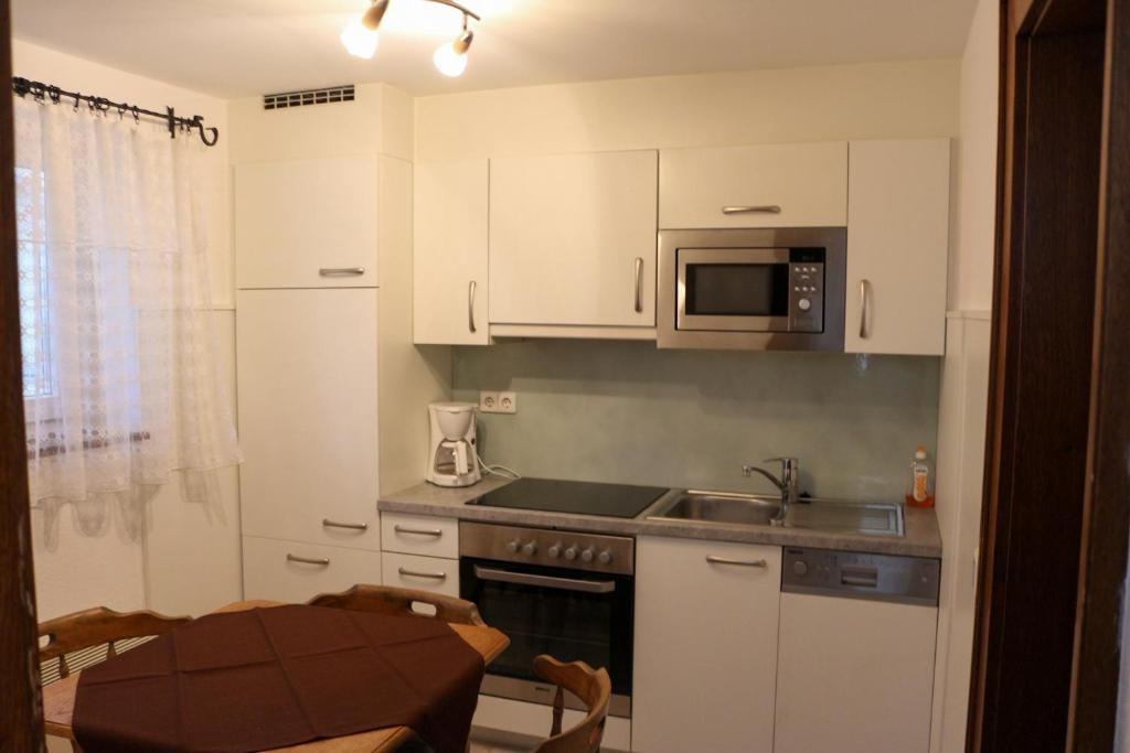 Kuchyň nebo kuchyňský kout v ubytování Haus Alpina