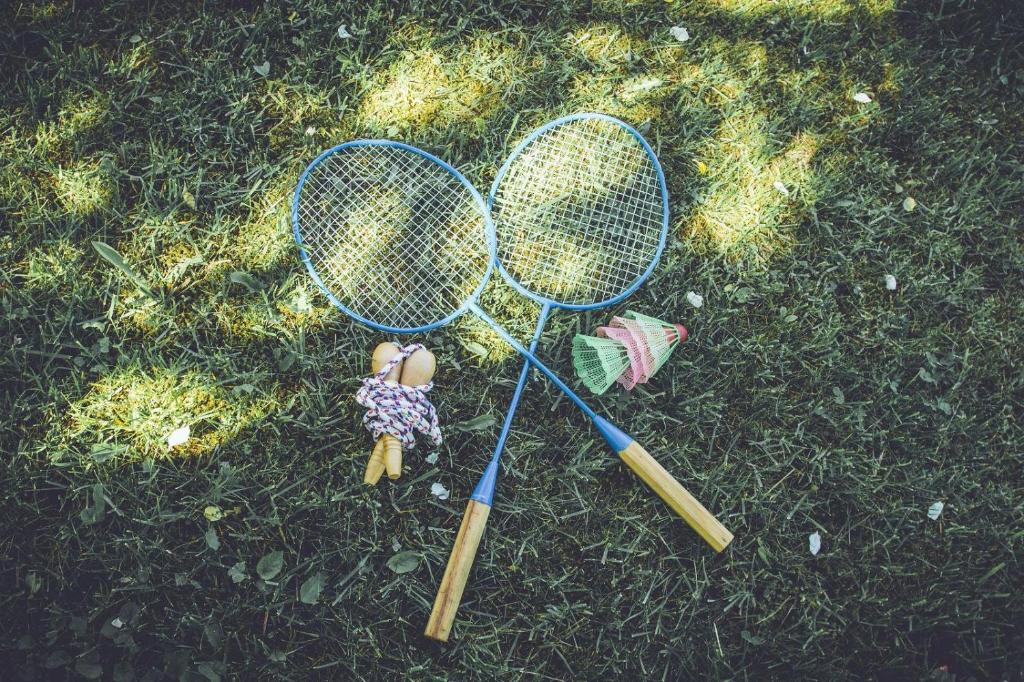 Tenis a/nebo squash v ubytování Hellamaa Retrovisiit Alma & Vilma nebo okolí