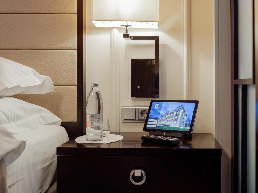 Postel nebo postele na pokoji v ubytování Hotel Aleksander Medical & SPA