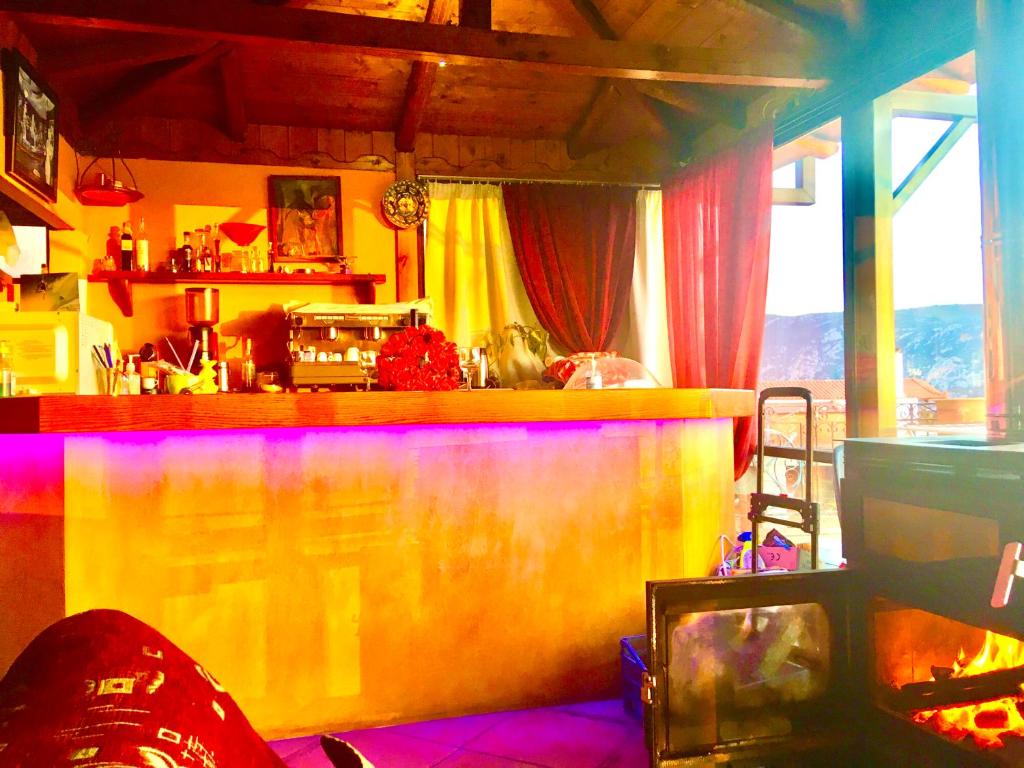 Un lugar para sentarse en delphi aiolos center hotel panoramic view&yoga harmony hotel&rooms