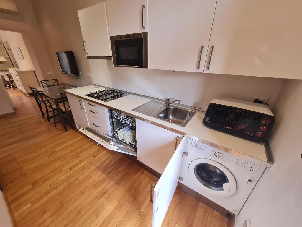 Kuchnia lub aneks kuchenny w obiekcie NAVIGLI - Ascanio Sforza Cozy Apartment