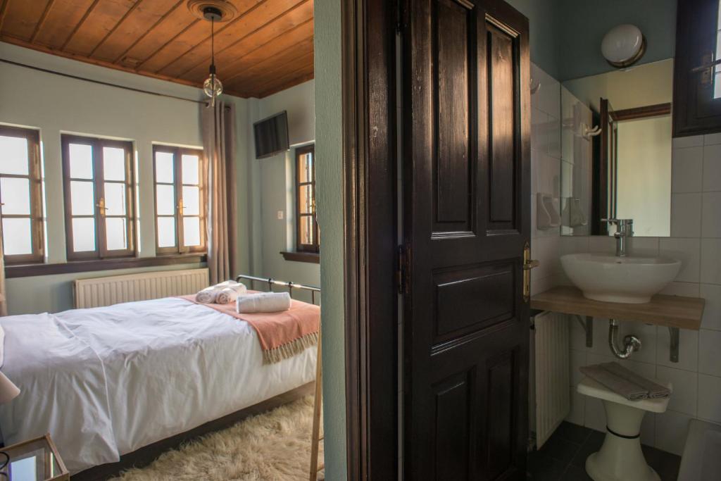 Koupelna v ubytování Charis Guesthouse