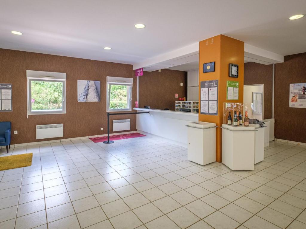 a lobby of a pharmacy with a counter and a pharmacyacist at Holiday Home Cottage Confort 3 Pers- by Interhome in Saumur