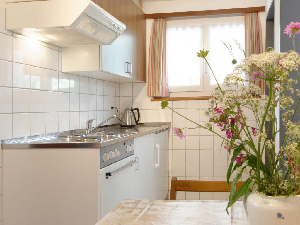 Kuchyň nebo kuchyňský kout v ubytování Apartment Hubertus-1 by Interhome