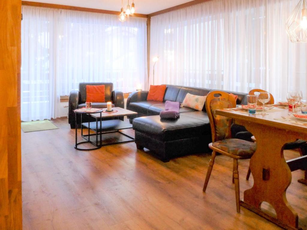 Posezení v ubytování Apartment Mont-Blanc-2 by Interhome