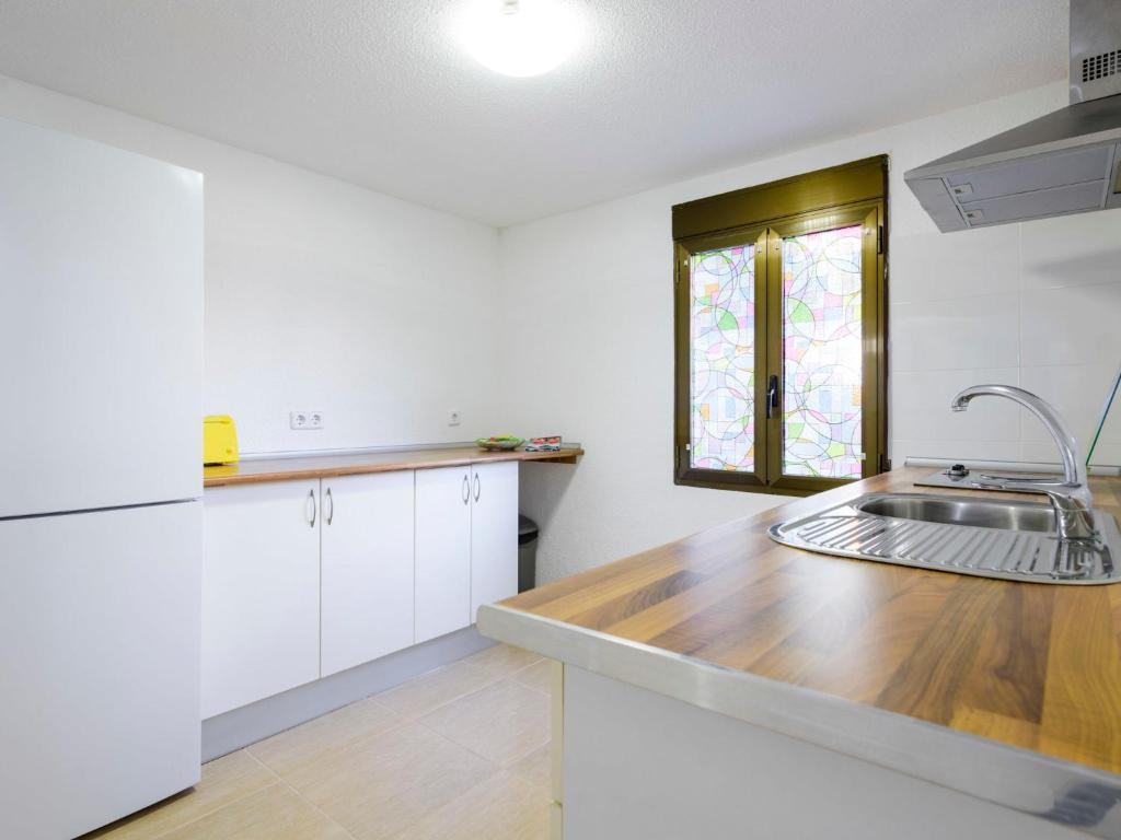 Kuchyňa alebo kuchynka v ubytovaní Apartment El Refugio II by Interhome