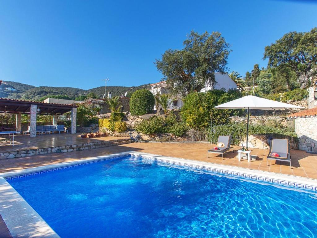 Bazén v ubytování Holiday Home El Suro by Interhome nebo v jeho okolí