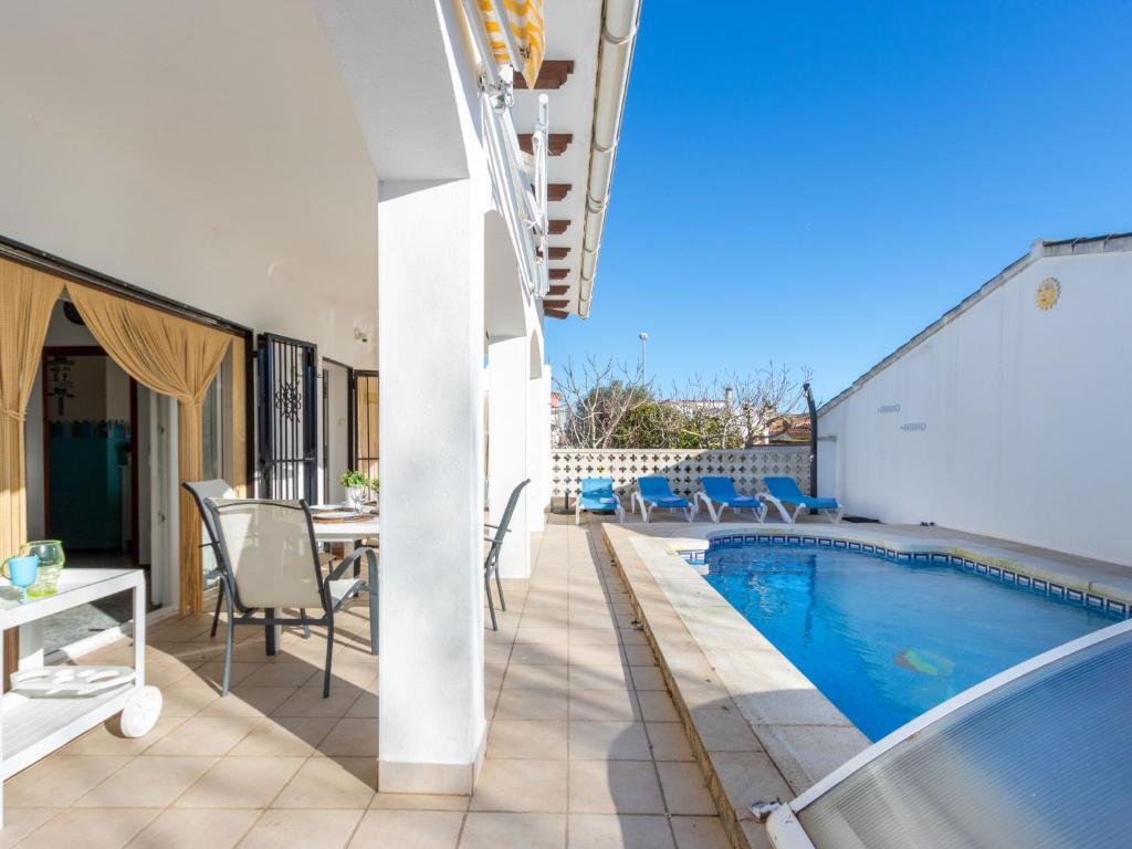 Bazén v ubytování Holiday Home Erbanozi by Interhome nebo v jeho okolí