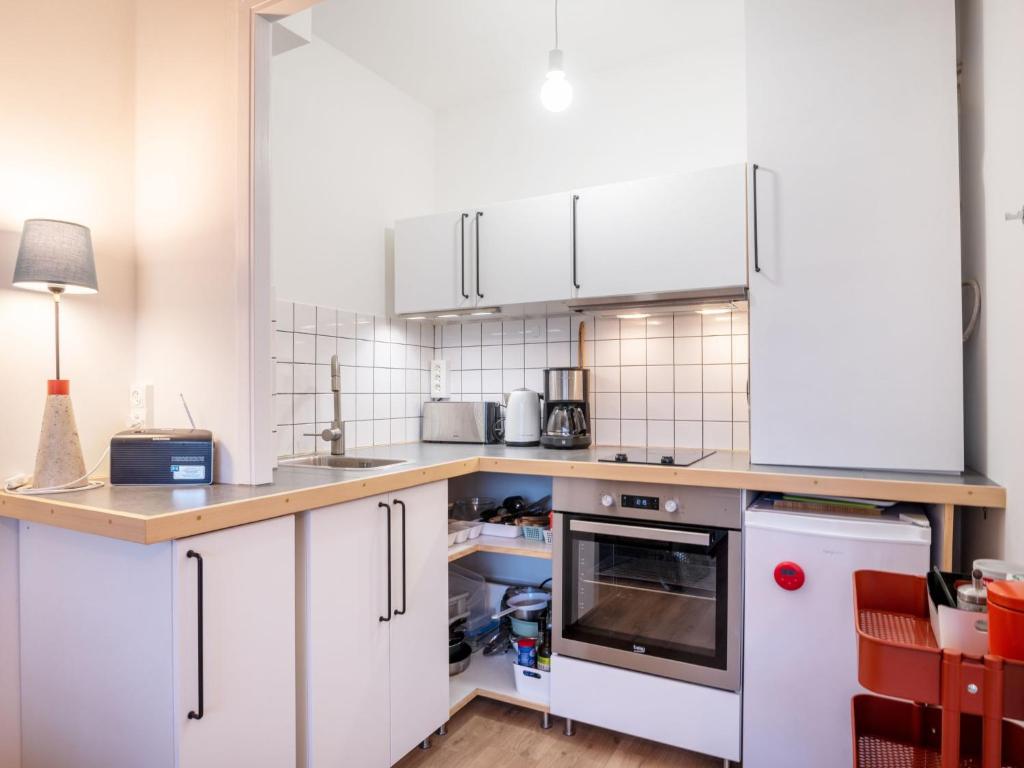 Kuchyň nebo kuchyňský kout v ubytování Studio Trouz Ar Mor-3 by Interhome